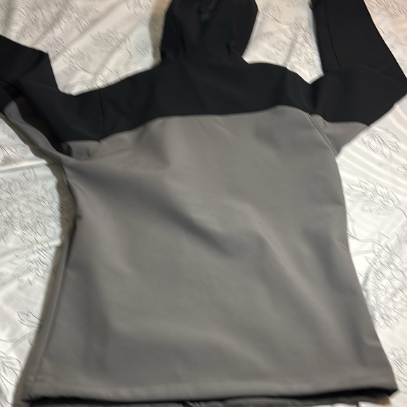 This is a grey Columbia rain jacket i barley used it only like once - Picture 2 of 3